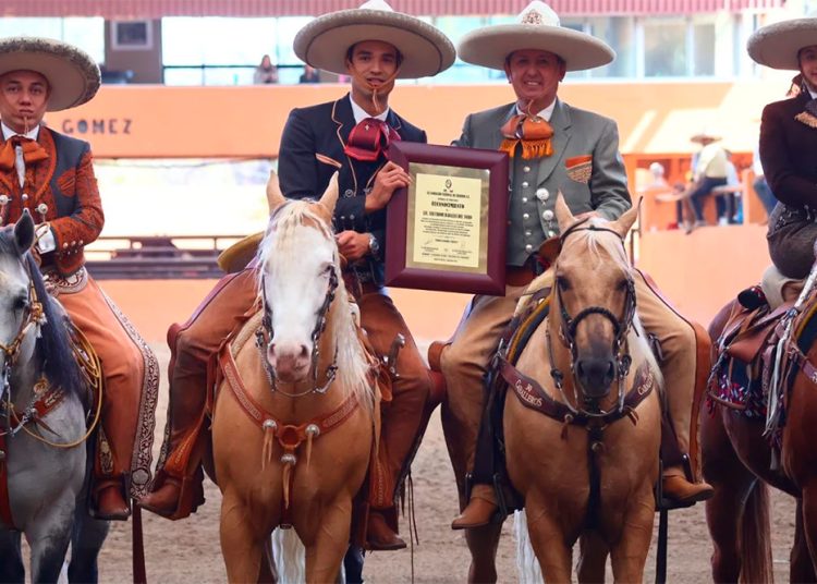 La Federación fortalece lazos con asociaciones charras de la capital