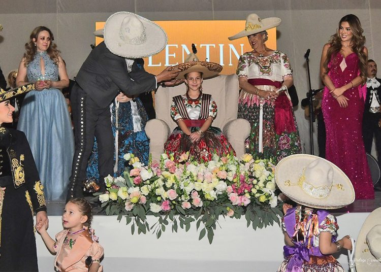 Coronación de SGM Valentina I, reina nacional Infantil y Juvenil