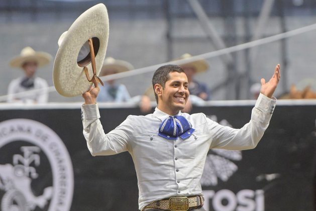 Enrique Jiménez desató la euforia de los aficionados al coronarse tricampeón nacional