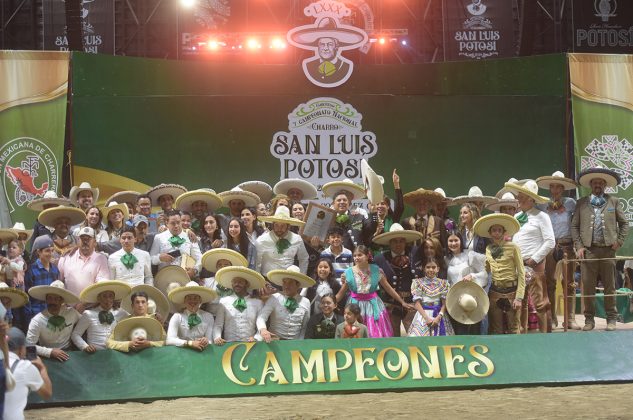 Premiación RG2, equipo campeón nacional