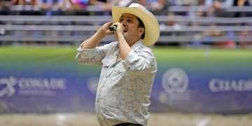 Vibra la Arena San Marcos con la presentación de Julión Álvarez