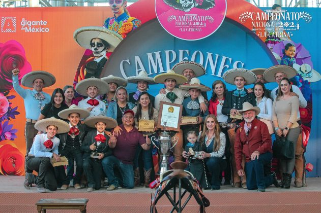 Premiación de los tres primeros lugares nacionales charros completos categoría Infantil "B"