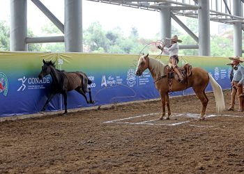 Salvador Muñoz “A” gana la primera charreada del «Nacionalito» 2025