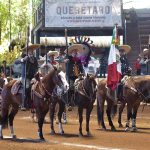 La escolta charra de la Unión de Asociaciones de Charros del Estado de Querétaro encabezada por el PUA, José Luis Maldonado Álvarez