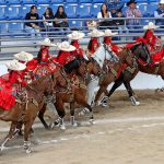 Ejecutando el abanico la escaramuza hidrocálida Herencia Charra Dientes de Leche