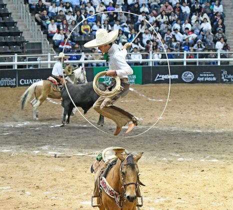 Roberto Zaragoza Flores emocionó a los presentes con sus pasadas sobre el caballo, durante la terna de El Trébol