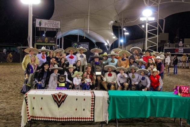 Premiación equipo campeón Cañón de Huajuco "Tracomsa"