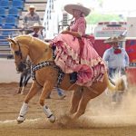 Ximena Martínez Arias presentando la punta de la escaramuza Herencia Charra "Diamante" Infantil "B"