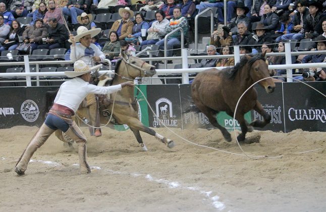 Isaac Padilla Aguillón se cubrió de gloria con las tres manganas a pie para los Charros de Huichapan