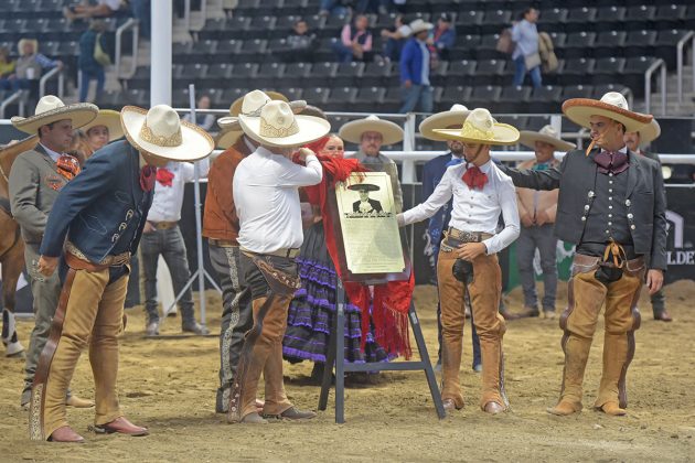 Se develó la placa de Don Esteban González Ortiz al Salón de la Fama de la Federación