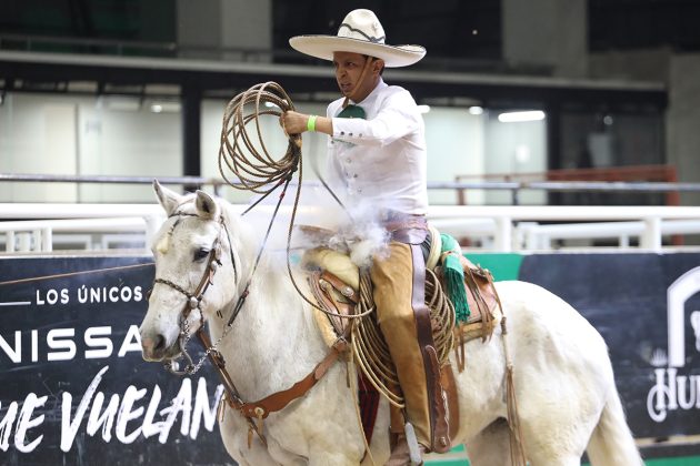 Hafid Gil quemó un pial en el lienzo a favor de Puente Verde de Zacatecas