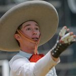 Juan Franco de Anda emocionó al respetable con sus tres manganas a caballo para Tequila Hacienda Vieja