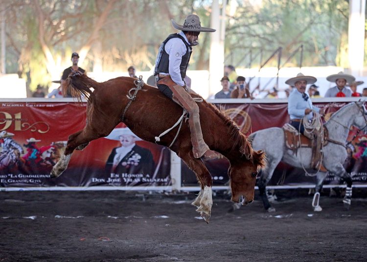 Gana Tequila Hacienda Vieja entretenida charreada vespertina