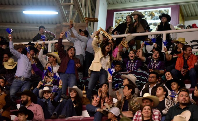Pletórico el Monumental Lienzo de Zacatecas, y las porras no han dejado de apoyar a equipos y escaramuzas participantes en las rondas semifinales