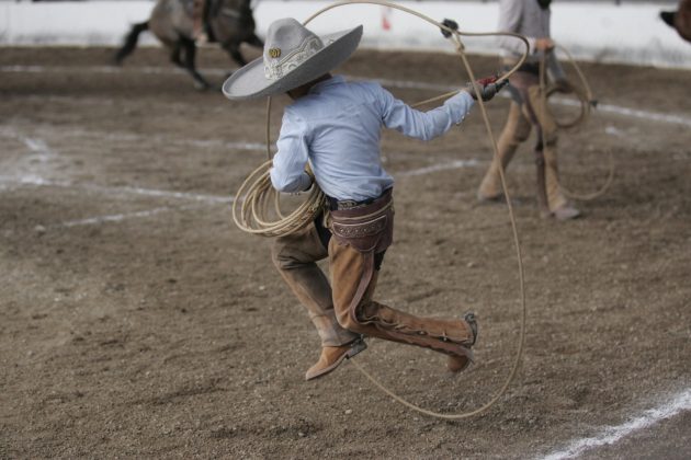 Adrián Alexander Covarrubias agarró un par de manganas a pie para totalizar 27 unidades