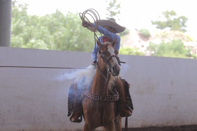 Armando Quintanar Beltrán marcó la pauta al inicio de la competencia al cuajar sus tres piales en el lienzo