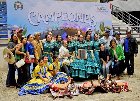Premiación Alteñitas, escaramuza subcampeona nacional Juvenil