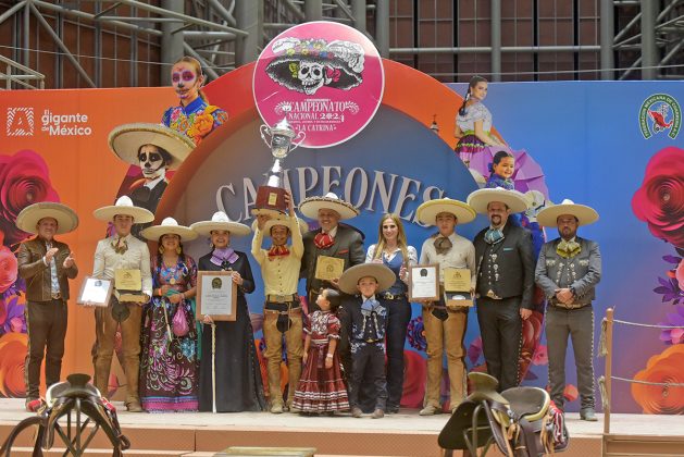 Premiación de los tres primeros lugares nacionales charros completos categoría Juvenil