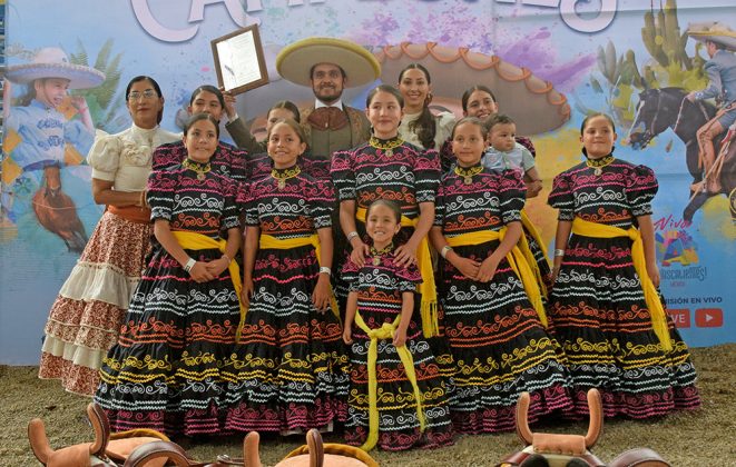Premiación Alacrancitas de Durango, escaramuza subcampeona nacional Infantil "A"