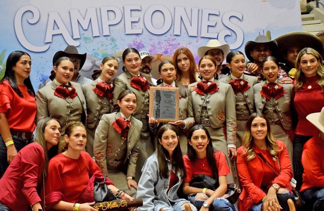 Premiación Rancho El Herradero, escaramuza tercer lugar nacional Juvenil