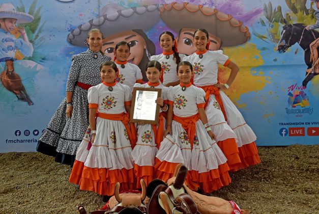 Premiación Cihualpilli, escaramuza tercer lugar nacional categoría Infantil "A"