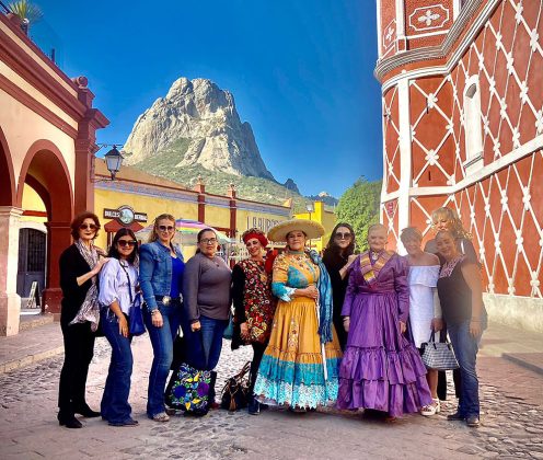 El Comité de Damas de la Federación realizó una visita a Bernal, llevando la imagen charra a la localidad más turística del estado de Querétaro