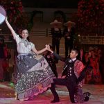 La reina nacional SGM Luisa I ejecutó el baile del tradicional Jarabe Tapatío en compañía de su hermano, Antonio Echevarría Aguirre