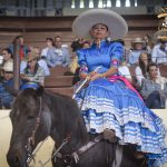 La mujer de a caballo entrará en escena desde este viernes en Rancho El Pitayo