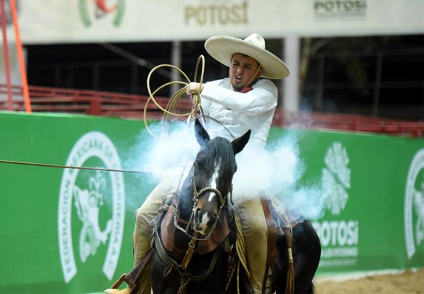 Dos piales de cuenta de Gilberto Bravo Montes emocionaron a los aficionados potosinos en apoyo a Rancho El Bilioso