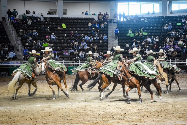 Presentación con cadencia y buen ritmo por la escaramuza Hacienda de Guadalupe