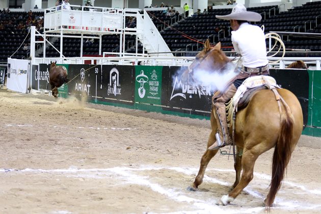 Juan Franco de Anda se abrió camino en la primera parte de la competencia con dos piales en el lienzo