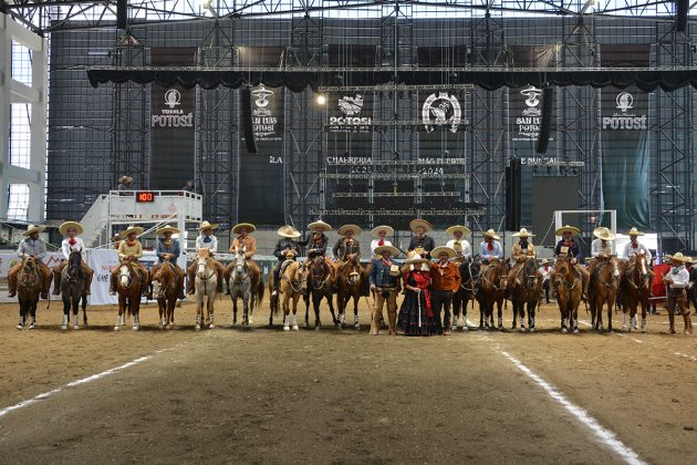 Los miembros de Rancho El Pitayo, durante el homenaje realizado en memoria de Don Esteban González Ortiz