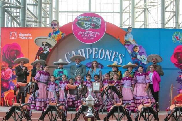 Premiación a la escaramuza Margaritas de Jalisco, subcampeona nacional Dientes de Leche