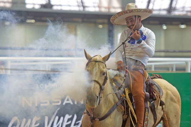 Martín Vargas Barba quemó un pial en el lienzo para Recuerdo de Don Gabino