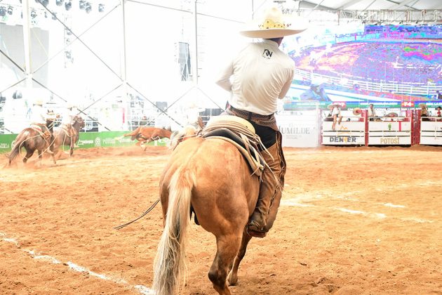También el zurdo Arnulfo Basurto se cubrió de gloria con sus tres manganas a caballo para los Regionales de Nopala "San José"