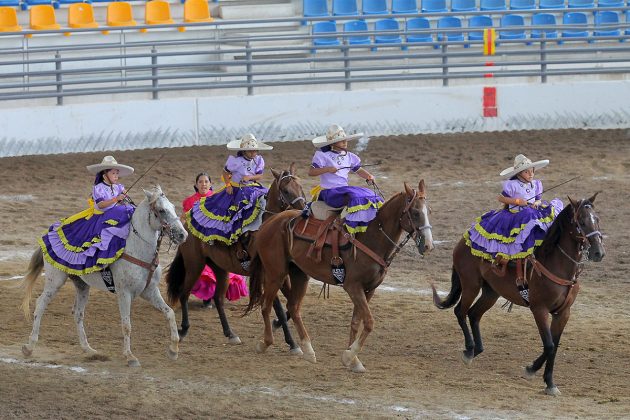 Las pequeñitas de la escaramuza Rancho Martell en su presentación de este lunes, obteniendo 78.00 puntos