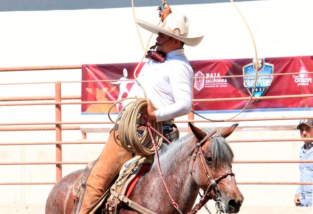 Rafael González agarró dos manganas a caballo en favor del selectivo local, Baja California