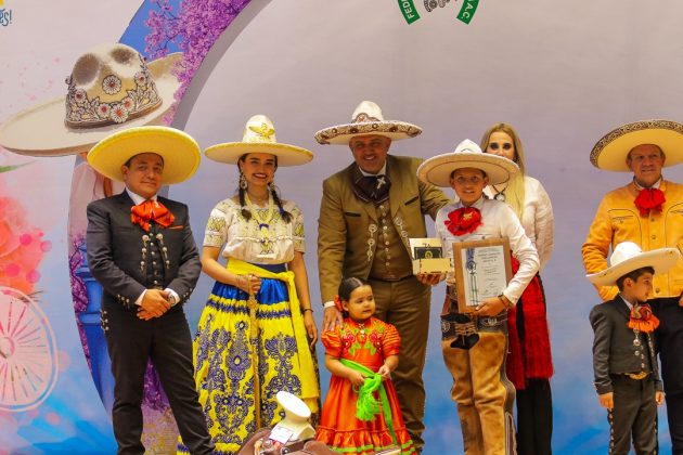 Premiación Juan María Solana Zavala, subcampeón nacional de charros completos Infantil "B"