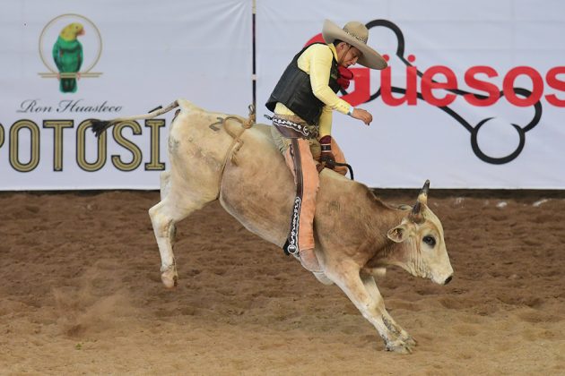 La jineteada de toro de Arturo Rayas Guía aportó 13 unidades para Grupo CEDVA