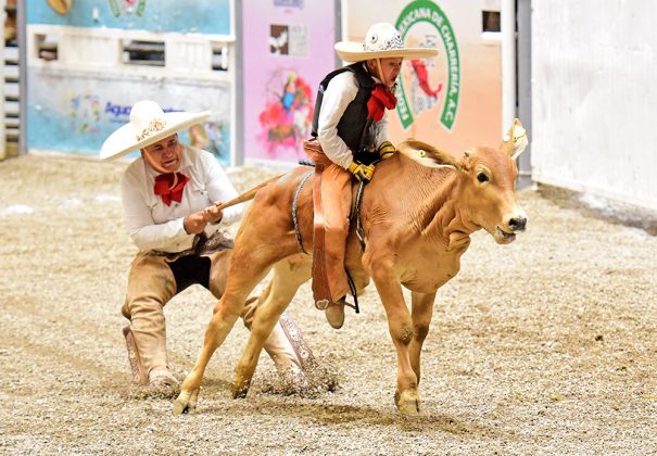 Buena monta de toro de Diego Antonio Martínez Nieto de Rancho San Ramón de 23 puntos