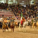 La escolta charra le puso elegancia a los honores al lábaro patrio