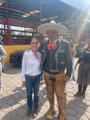 En el lienzo charro del Peñón, el mandatario charro coincidió con la Jefa de Gobierno de la ciudad de México, Claudia Sheinbaum,