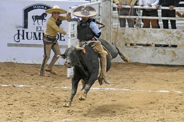 Oswaldo Luis Cervantes Villaseñor le echó pundonor a la monta de toro de Morelia Verde