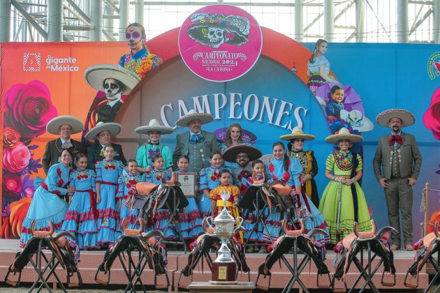 Premiación escaramuza Reencuentrito de Chihuahua, tercer lugar nacional categoría Dientes de Leche