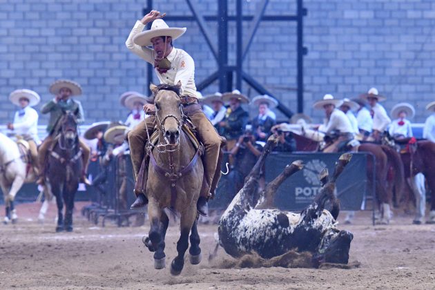 Camino Real de Colima se llevó la trigésima charreada eliminatoria con 155 unidades