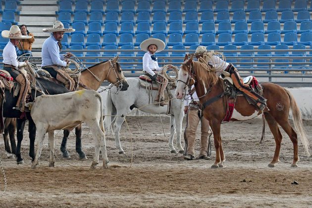 El remate del pial en el ruedo con el cual Juan Pablo Gutiérrez completó la terna de Rancho Vista Hermosa