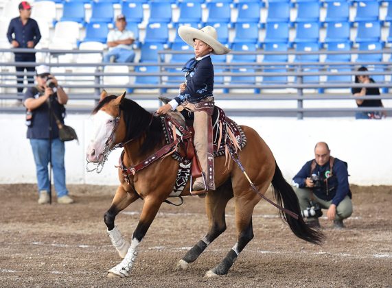 Mariano Escamilla Rodríguez presentó la cala de caballo de 26 unidades en su compromiso de charros completos