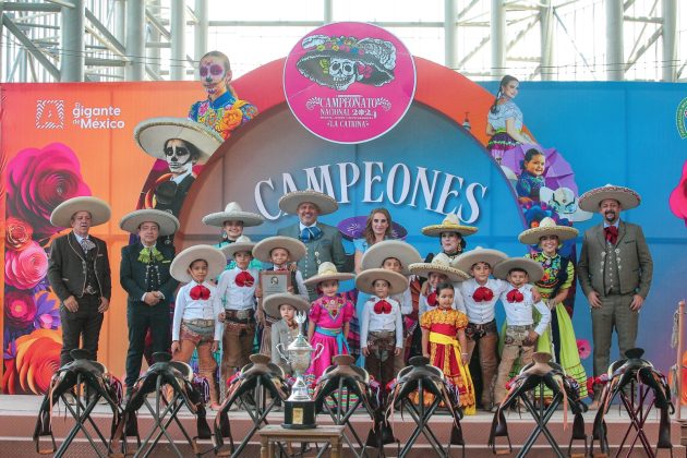 Premiación Puente de Camotlán de Nayarit, equipo tercer lugar nacional Dientes de Leche