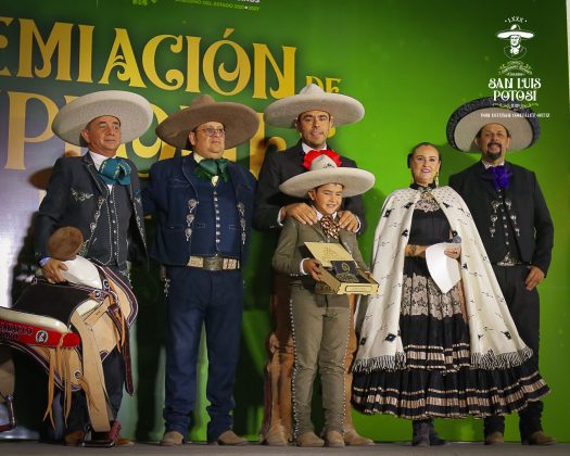 Frente a la Arena Potosí tuvo lugar la ceremonia de premiación de los campeones individuales por suerte