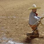 Edgar Abel Díaz Tapia, secretario de Prensa y Difusión de esta Federación, ejecutó su famosa «compirriña», remate de desdén rodilla en tierra, con lo que cuajó una de las dos manganas a pie para Compadres de Jalisco